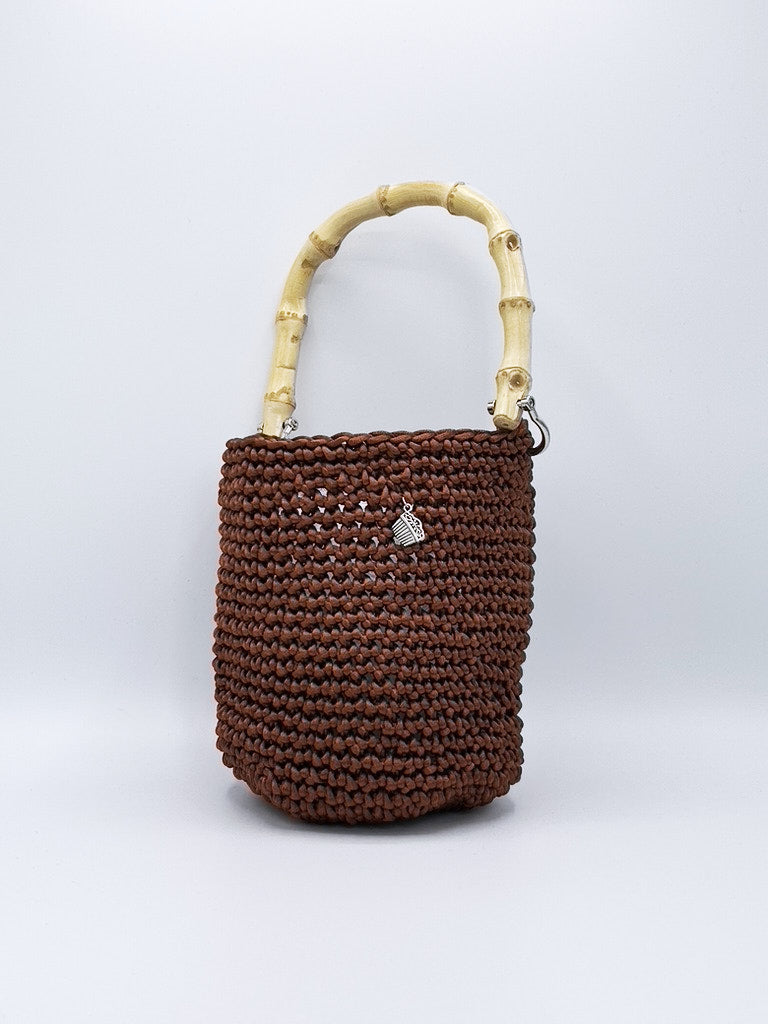 Bolsos de seda con asas de bambú
