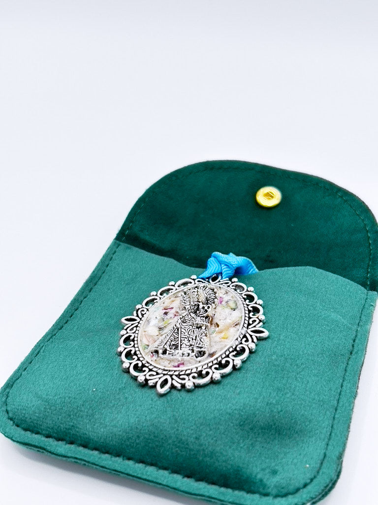 Escapularios de la Virgen de los Desamparados en Plateado