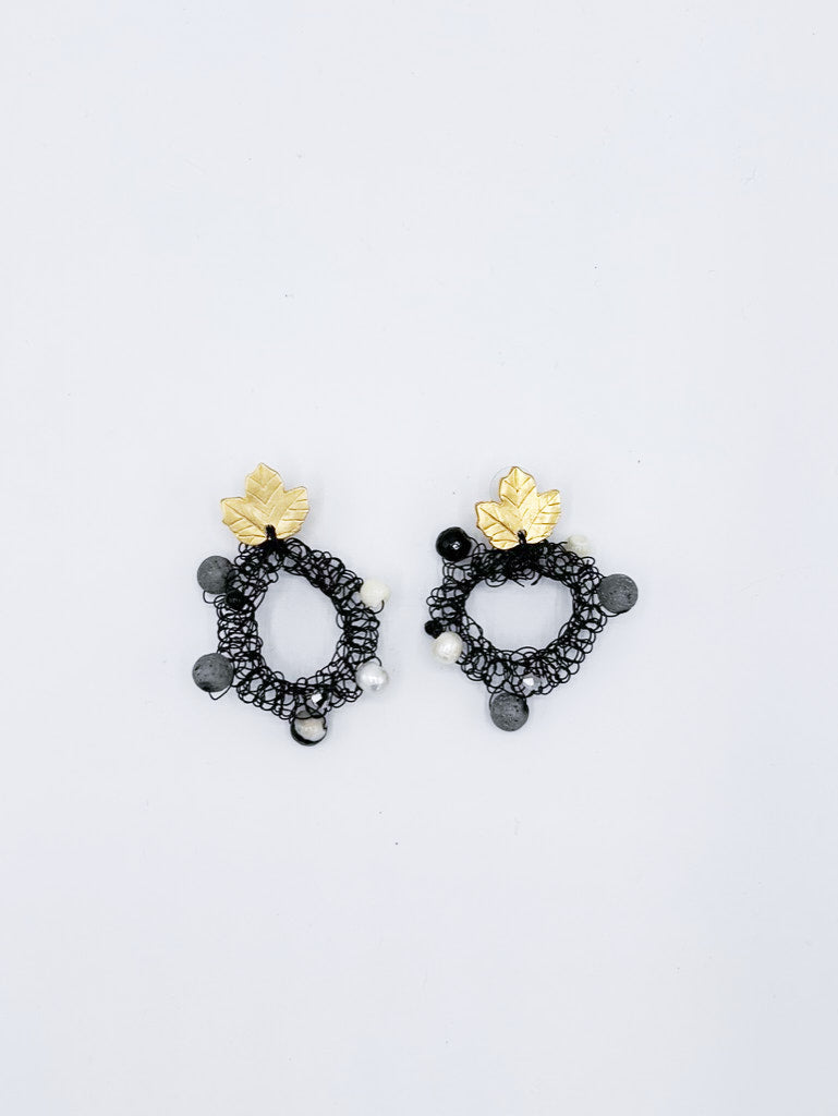 Collar y pendientes en acero negro con piedras volcánicas