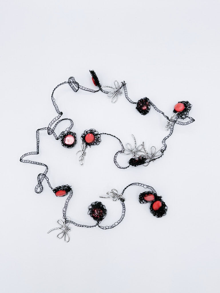 Collar Vuelo Escarlata
