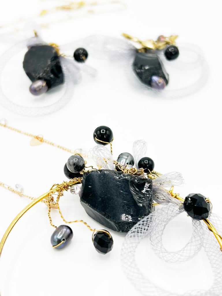 Collar y pendientes en turmalina negra