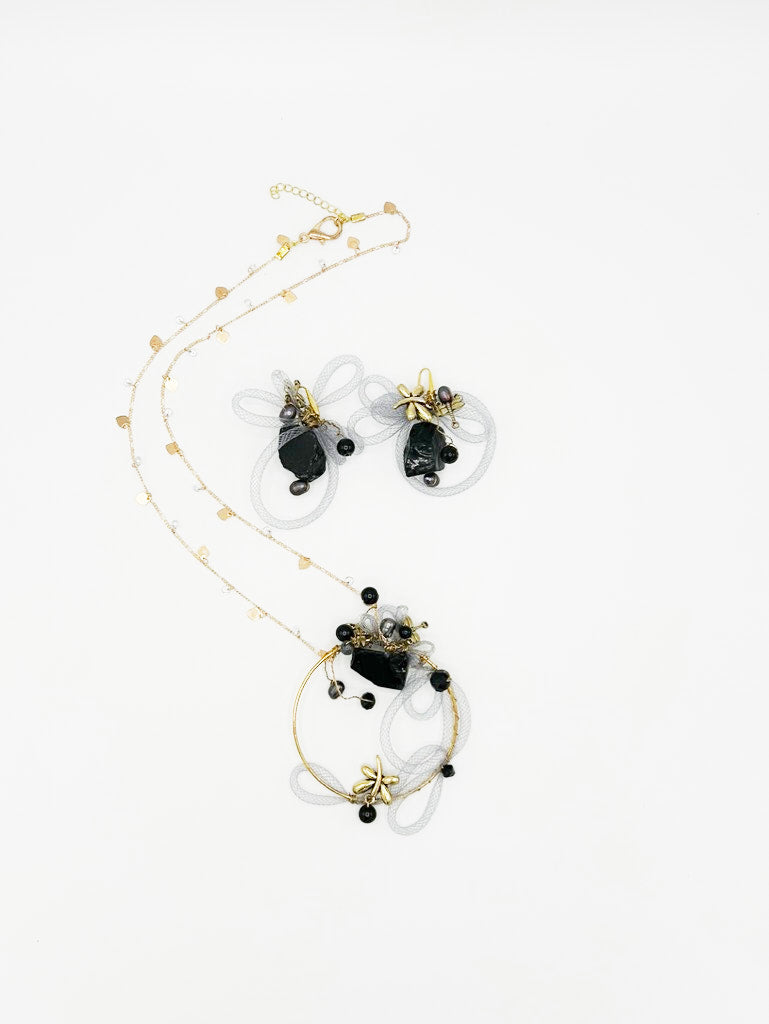Collar y pendientes en turmalina negra