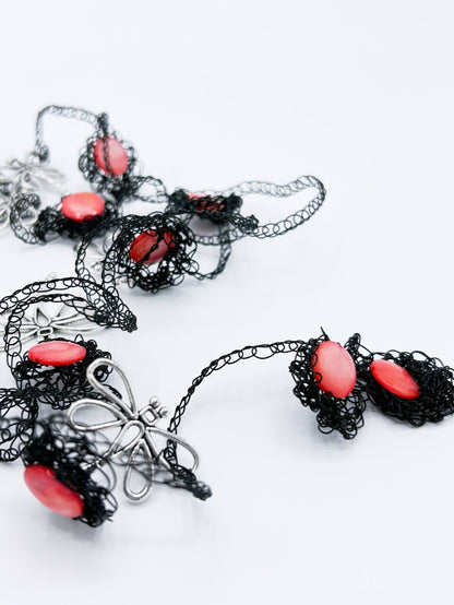 Collar Vuelo Escarlata