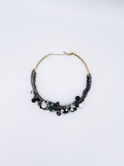 Collar y pendientes en acero negro con piedras volcánicas