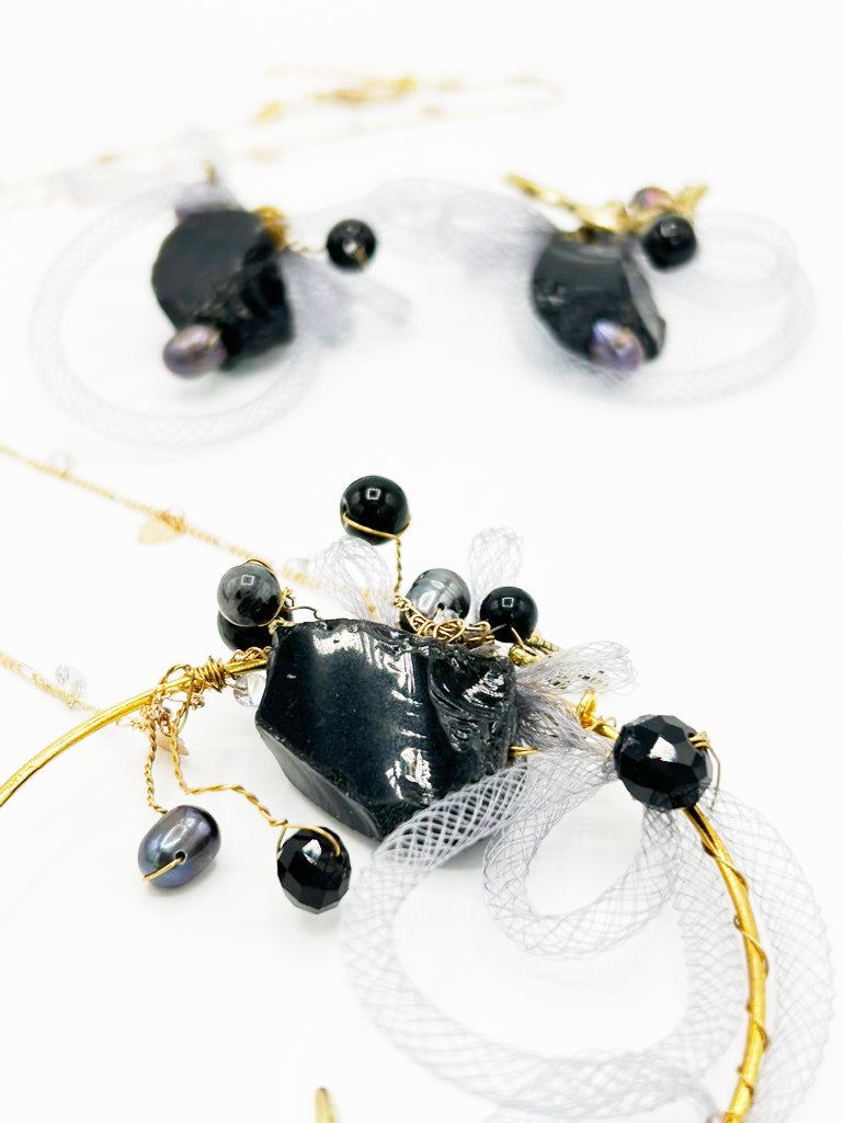 Collar y pendientes en turmalina negra