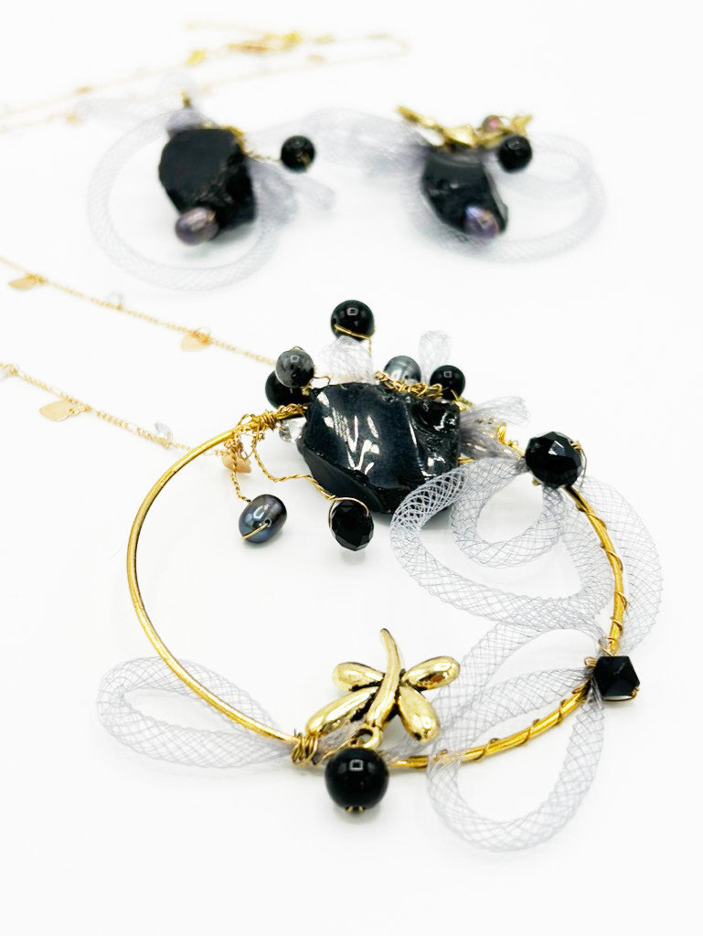 Collar y pendientes en turmalina negra