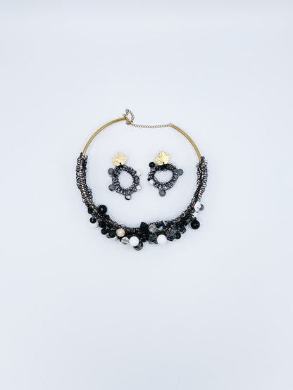 Collar y pendientes en acero negro con piedras volcánicas